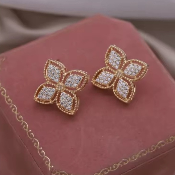 Alhambra Gold Leaf Elegant Gold Floral Earrings - Picture 2 of 5